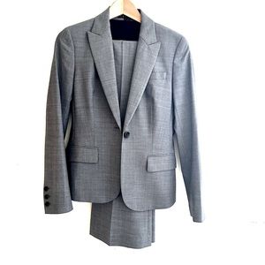 THEORY Women’s light Grey Wool Pant Suit - Blazer & Trousers- Size 4